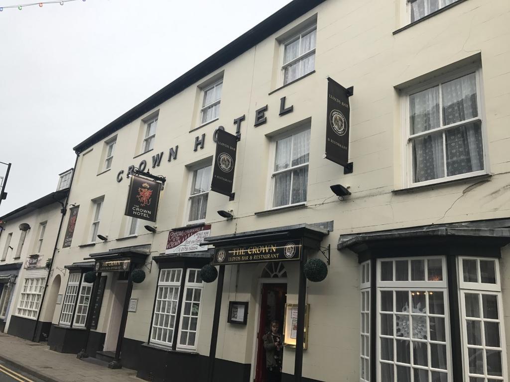 Crown Hotel Pwllheli Exteriör bild